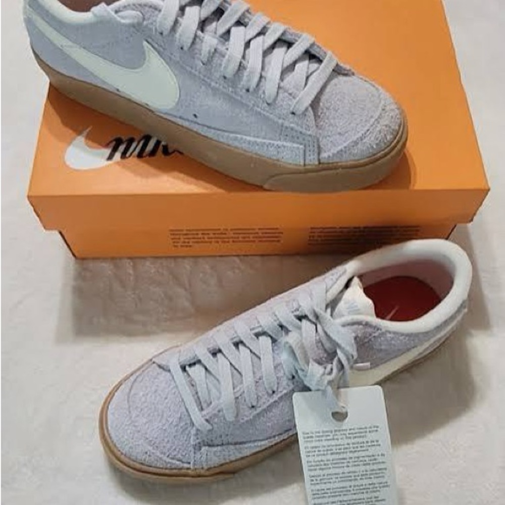 Nike Women’s Sneakers W Blazer ‘77 VNTG - Picture 3 of 4